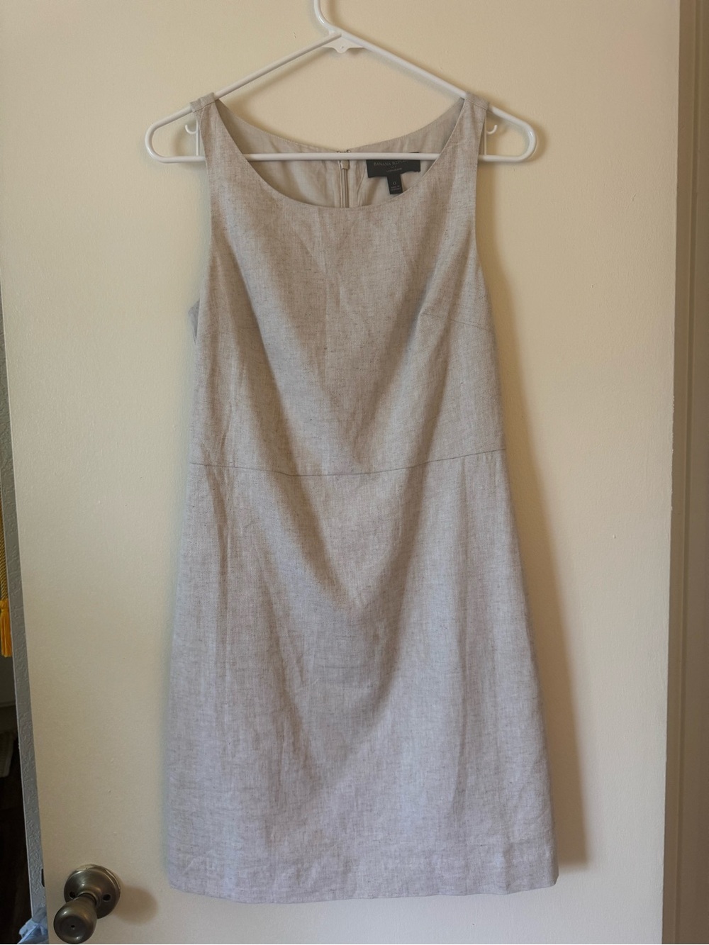 Banana Republic Sleeveless Linen-Blend Shift Dress in Light Tan
